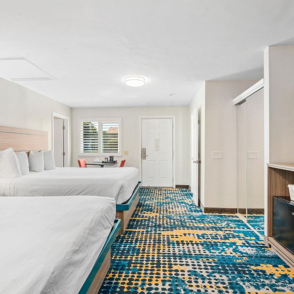 Pacific Shores Inn Standard Room (2 King Beds) 4