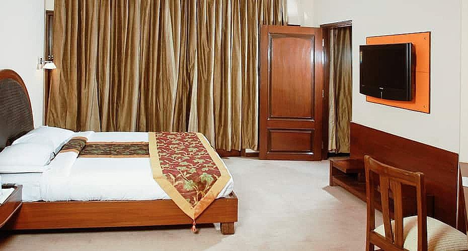 The River Crescent Resort