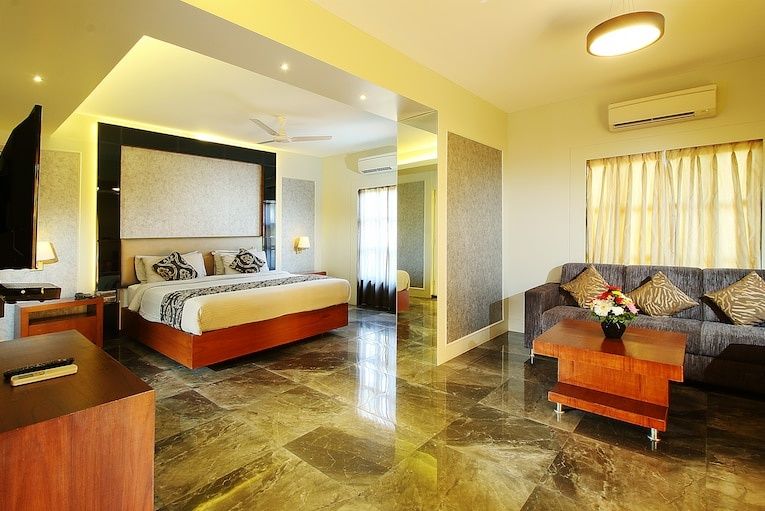 Super Deluxe with Bathtub