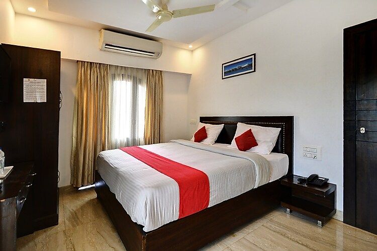 Super Deluxe with Bathtub