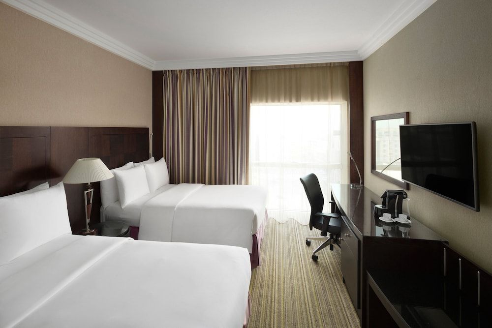 Crowne Plaza Jeddah by IHG Standard Room, 2 Twin Beds, Smoking 4