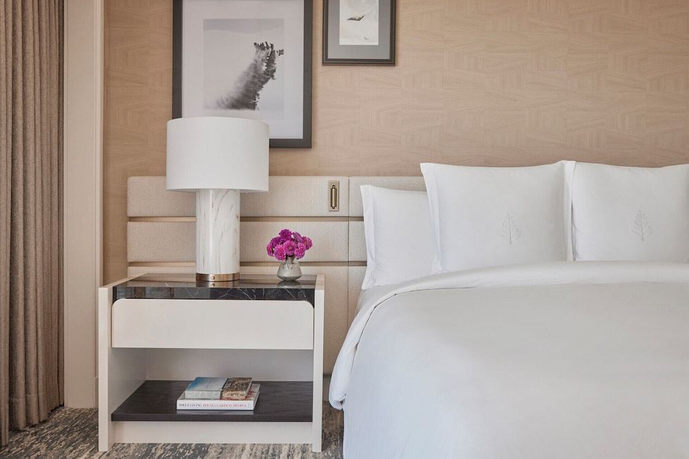 Four Seasons Hotel Las Vegas Superior Room, 1 King Bed, Accessible 9