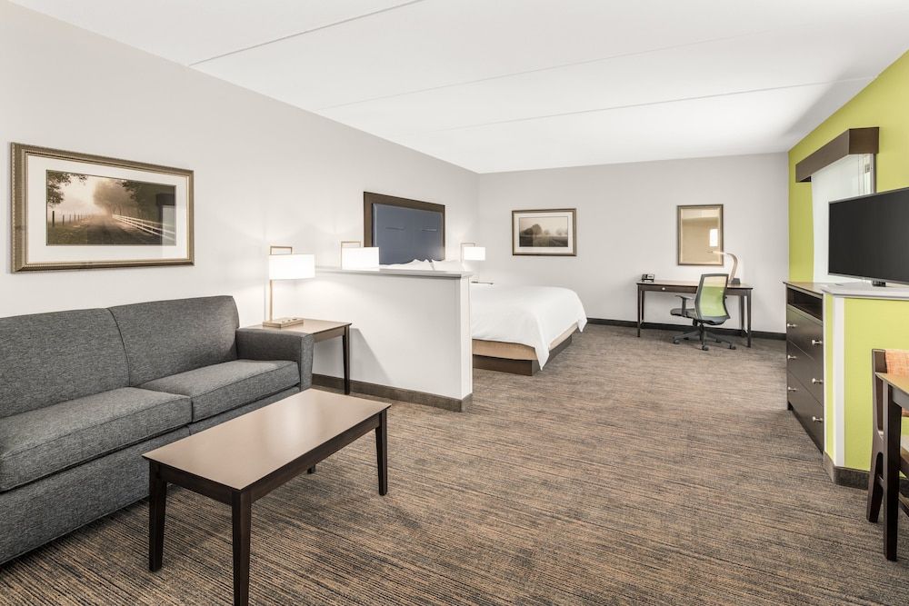 undefined Holiday Inn Express & Suites Wilmington-Newark by IHG