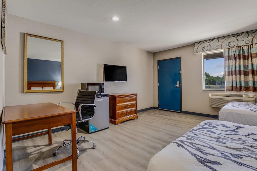 Econo Lodge Inn & Suites Suite, 2 Double Beds, Smoking (Upgrade)