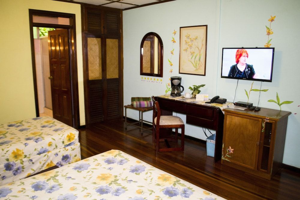 Lands in Love Hotel Double Room 7