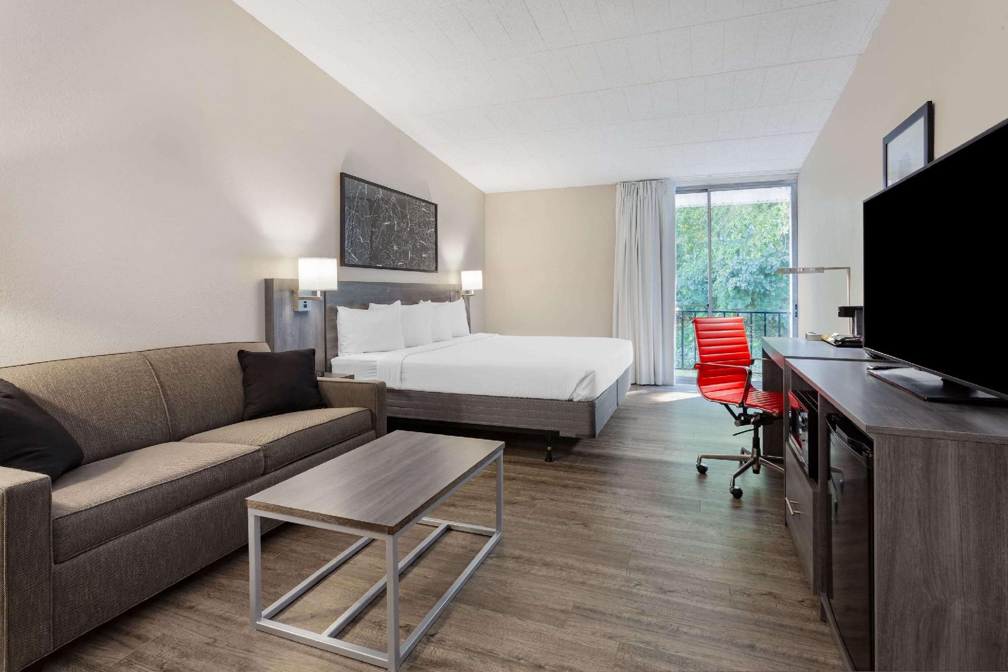 1 King Bed, Studio Suite, Non-Smoking