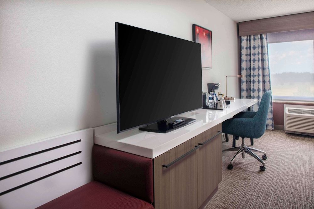 Deluxe Room, 1 King Bed, Accessible (Hearing)