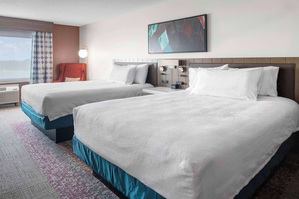 Room, 2 Queen Beds, Accessible, Bathtub (Mobility & Hearing)