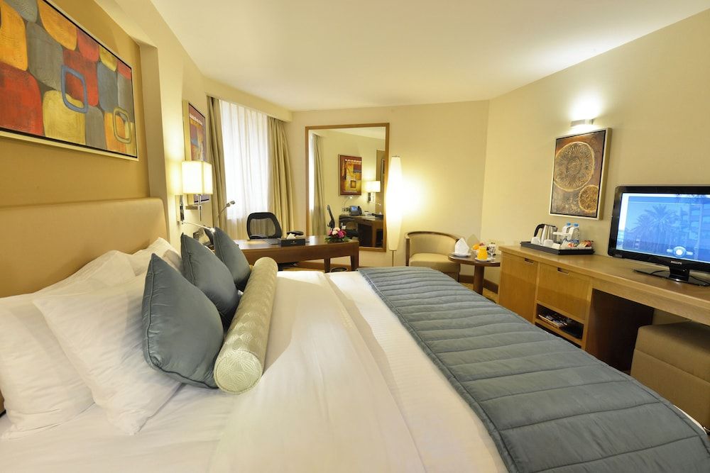 Classic Room, 1 King Bed, Club Lounge Access