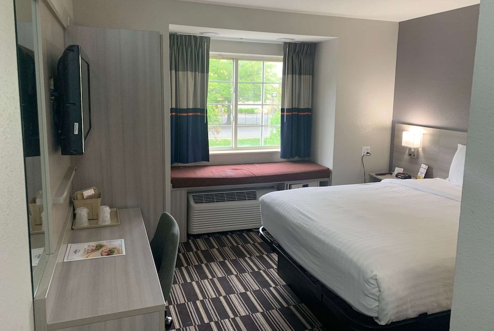 Room, 1 Queen Bed, Accessible, Non Smoking (Refrigerator & Microwave)