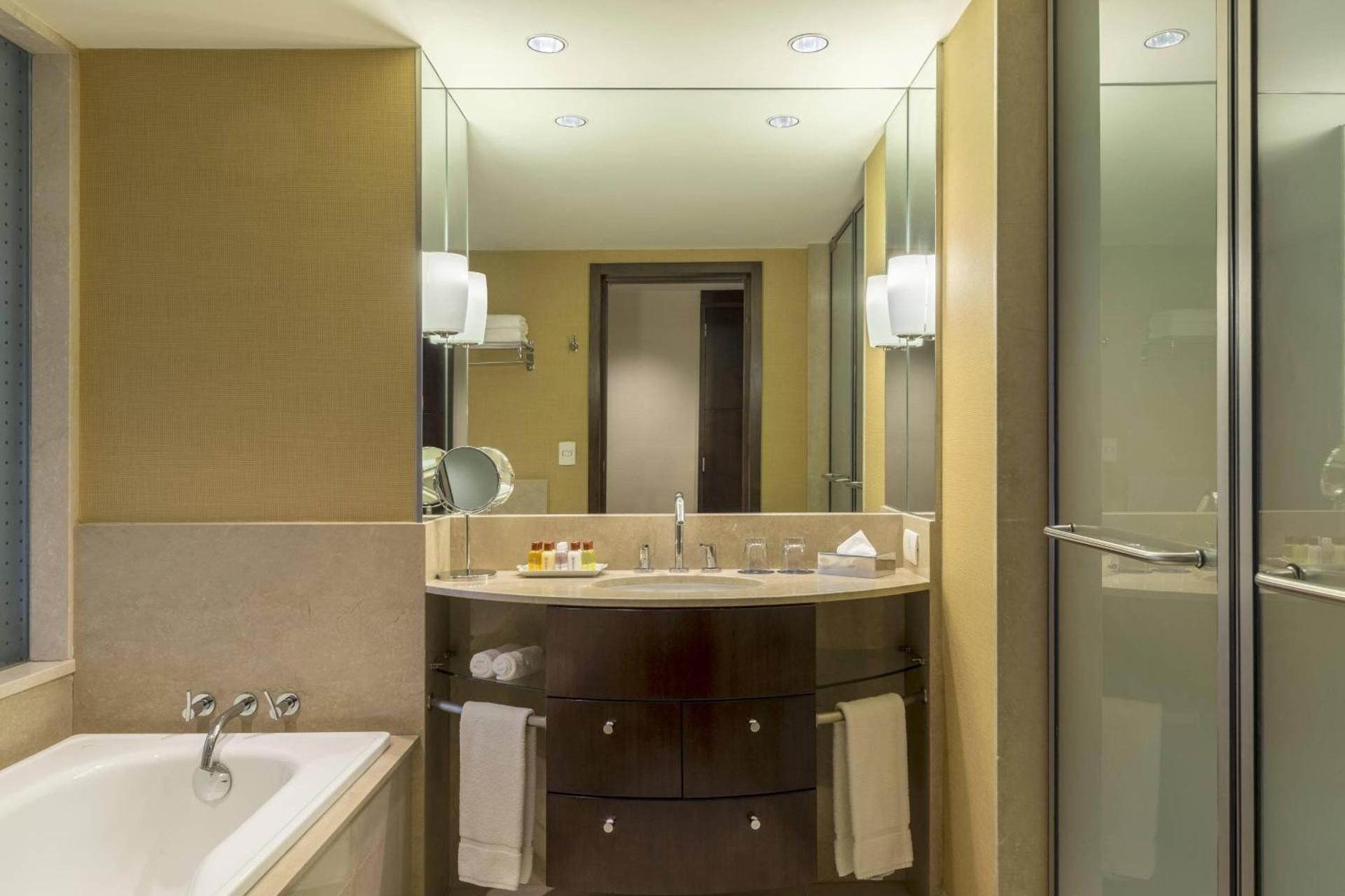 Governor Suite, Club lounge access, Suite, 1 King, City view