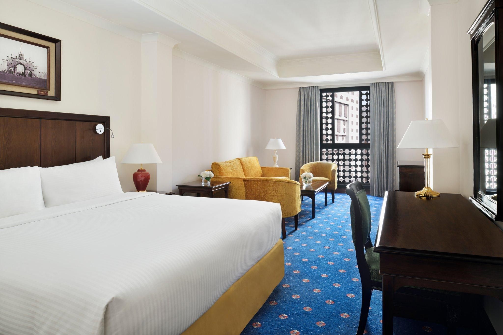 King Bed Deluxe With City View
