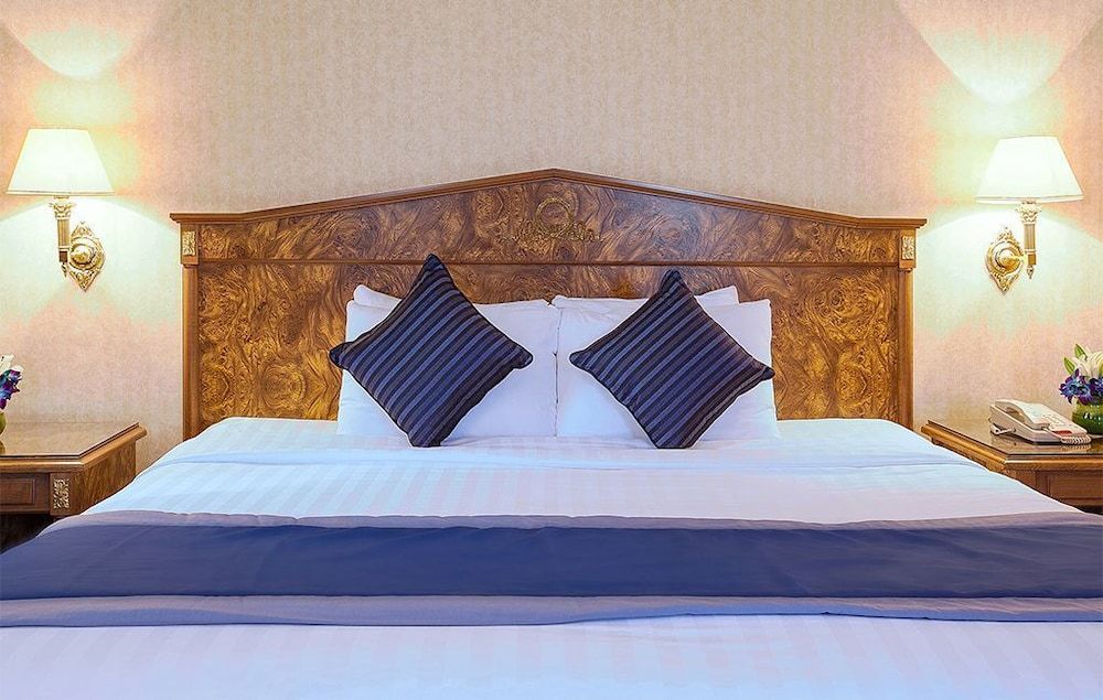 undefined Capitol Hotel 8