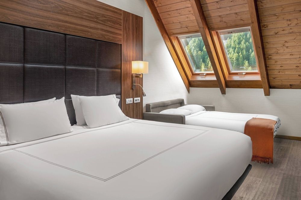 Deluxe Room, 1 King Bed with Sofa bed, Non Smoking, Mountain View (Mountain View)