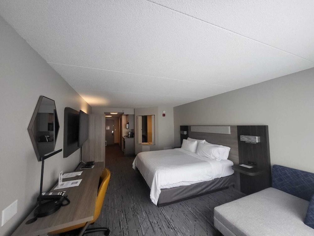 Suite, 1 King Bed, Jetted Tub