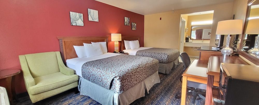 Deluxe Room, 2 Queen Beds, Non Smoking