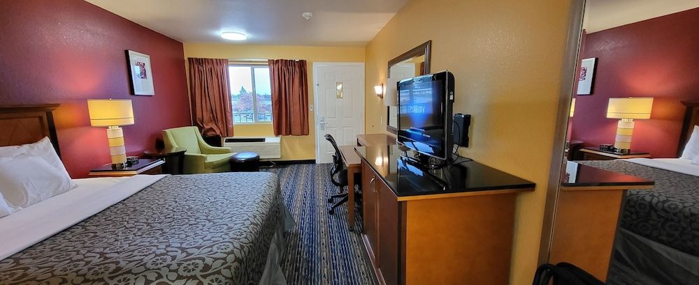 Deluxe Room, 1 King Bed, ADA, Non Smoking