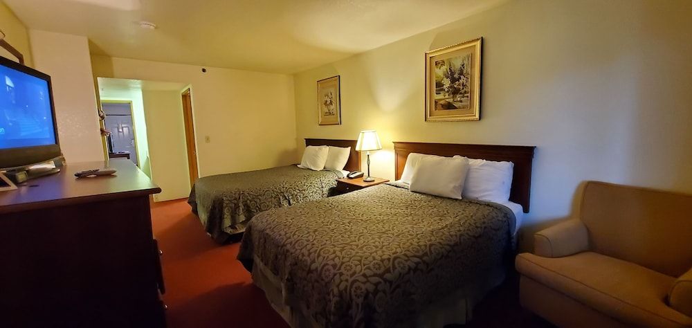 Executive Kitchenette Suite, 1 King Bed, 2 Queen Bed with Sofa Bed, Non Smoking