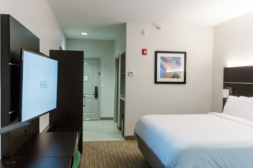 Standard Room, 1 King Bed, Accessible (Communications)