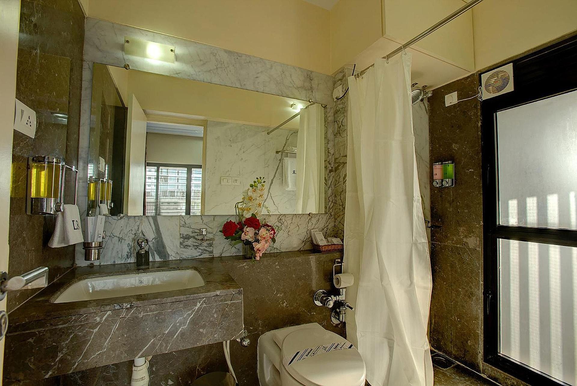 Five Bedroom Apartment - 2 King, 2 Queen Size & 1 Twin Beds