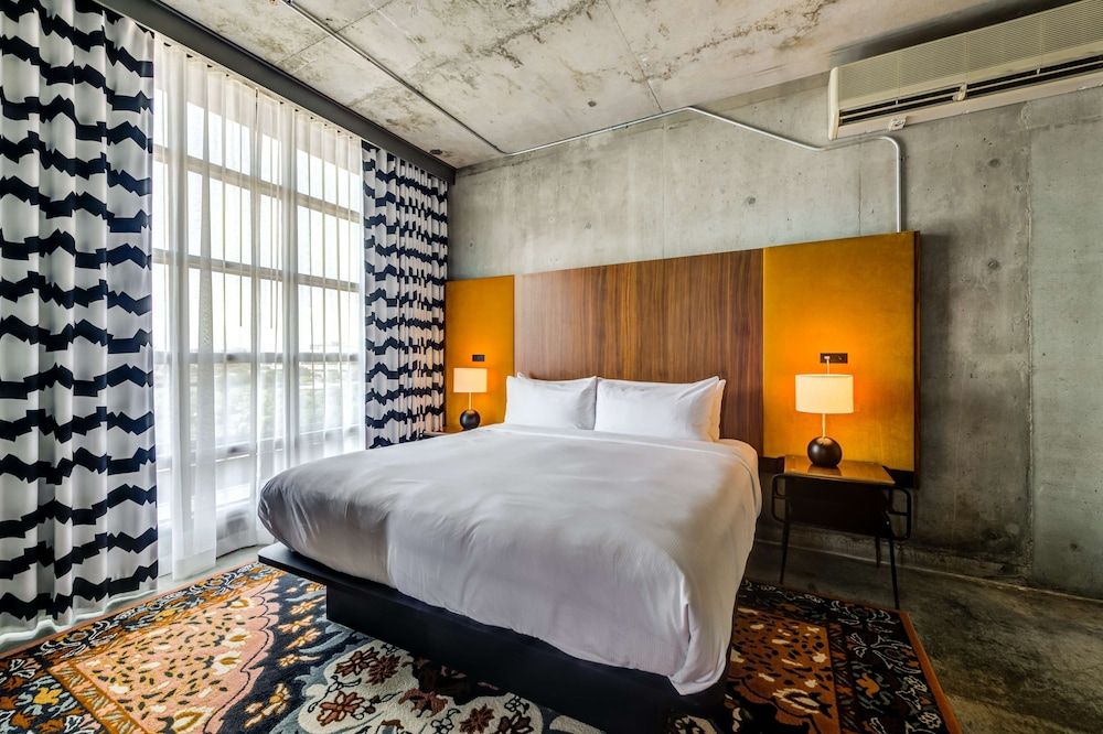 Suite, 1 King Bed, Accessible (Roll-In Shower, Mobility & Hearing)
