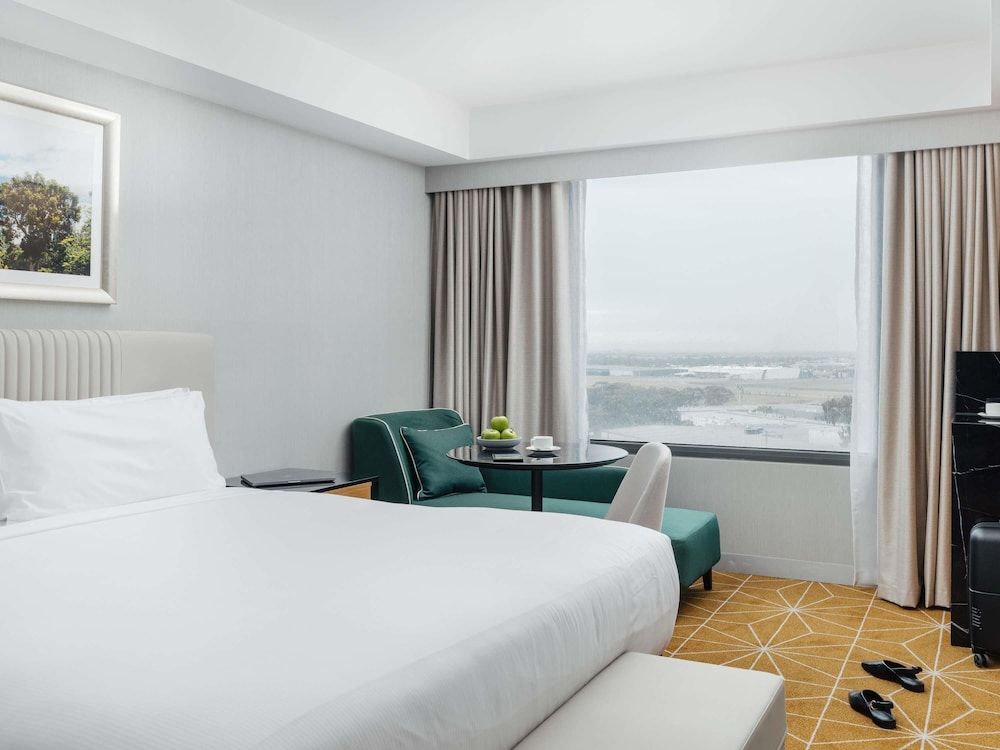 Mantra Melbourne Airport Premium Studio, 1 King Bed 3