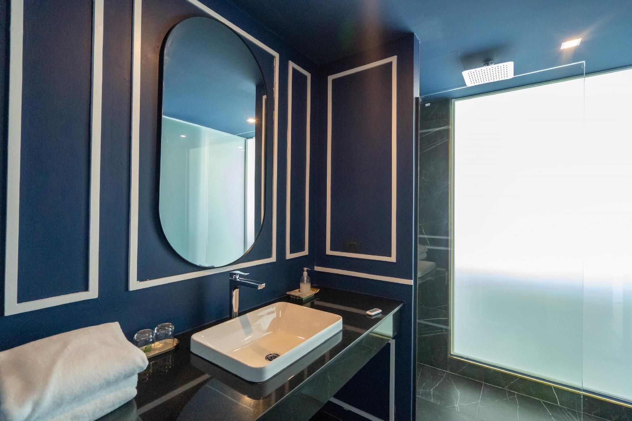 Jacuzzi Ocean View Suite