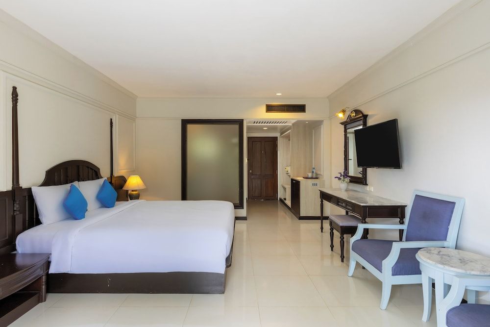 Krabi Tipa Resort Deluxe Room 5