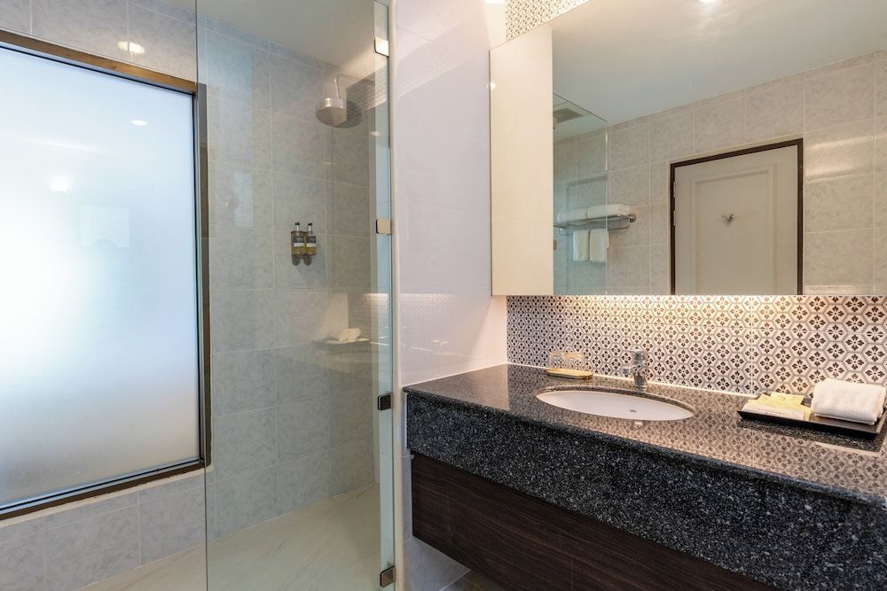 Krabi Tipa Resort Deluxe Room 8