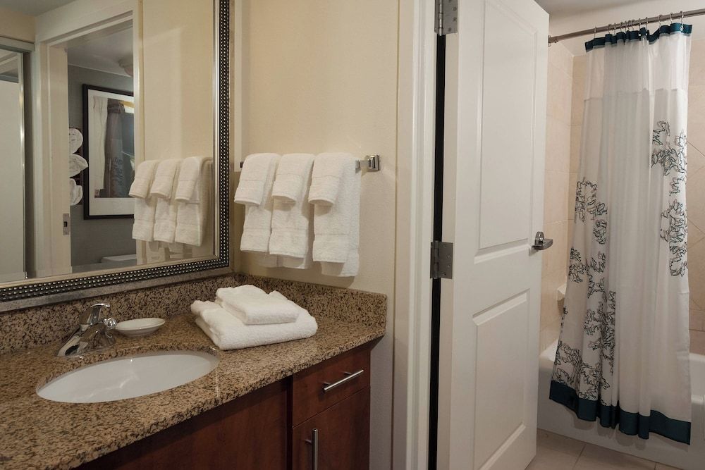 1 Bedroom Suite, 1 King, Sofa bed