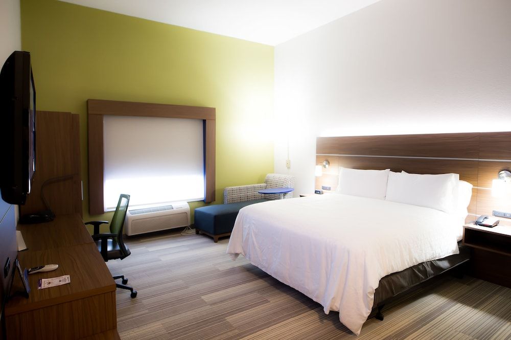Standard Room, 1 King Bed, Accessible (Comm, Mobil, Accessible Tub)