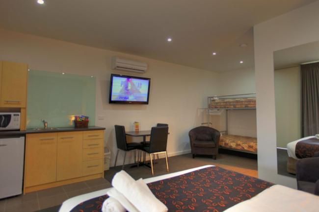 Mansfield Motel Family Room 7