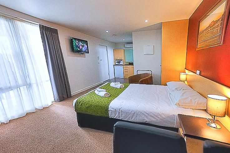 Mansfield Motel Family Room