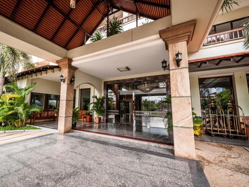 undefined Smiling Hotel 3