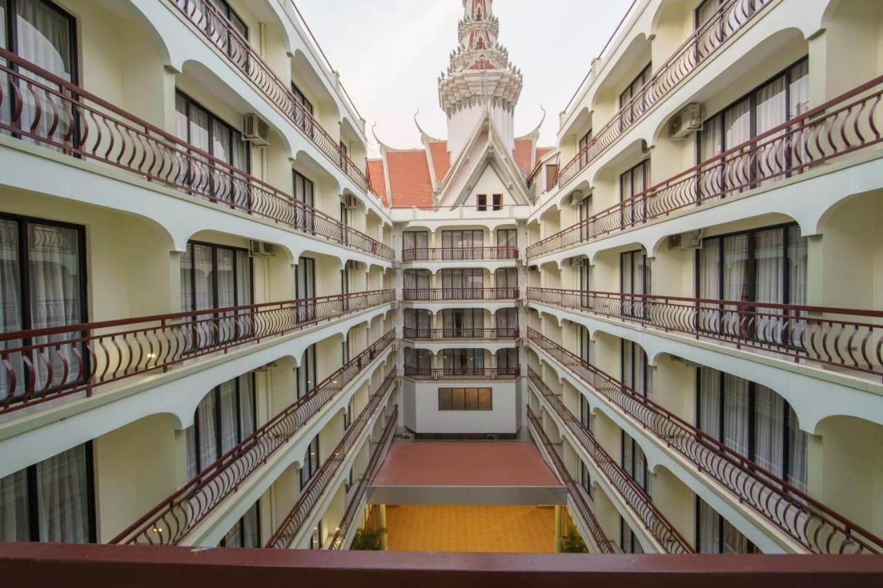 undefined Smiling Hotel 2