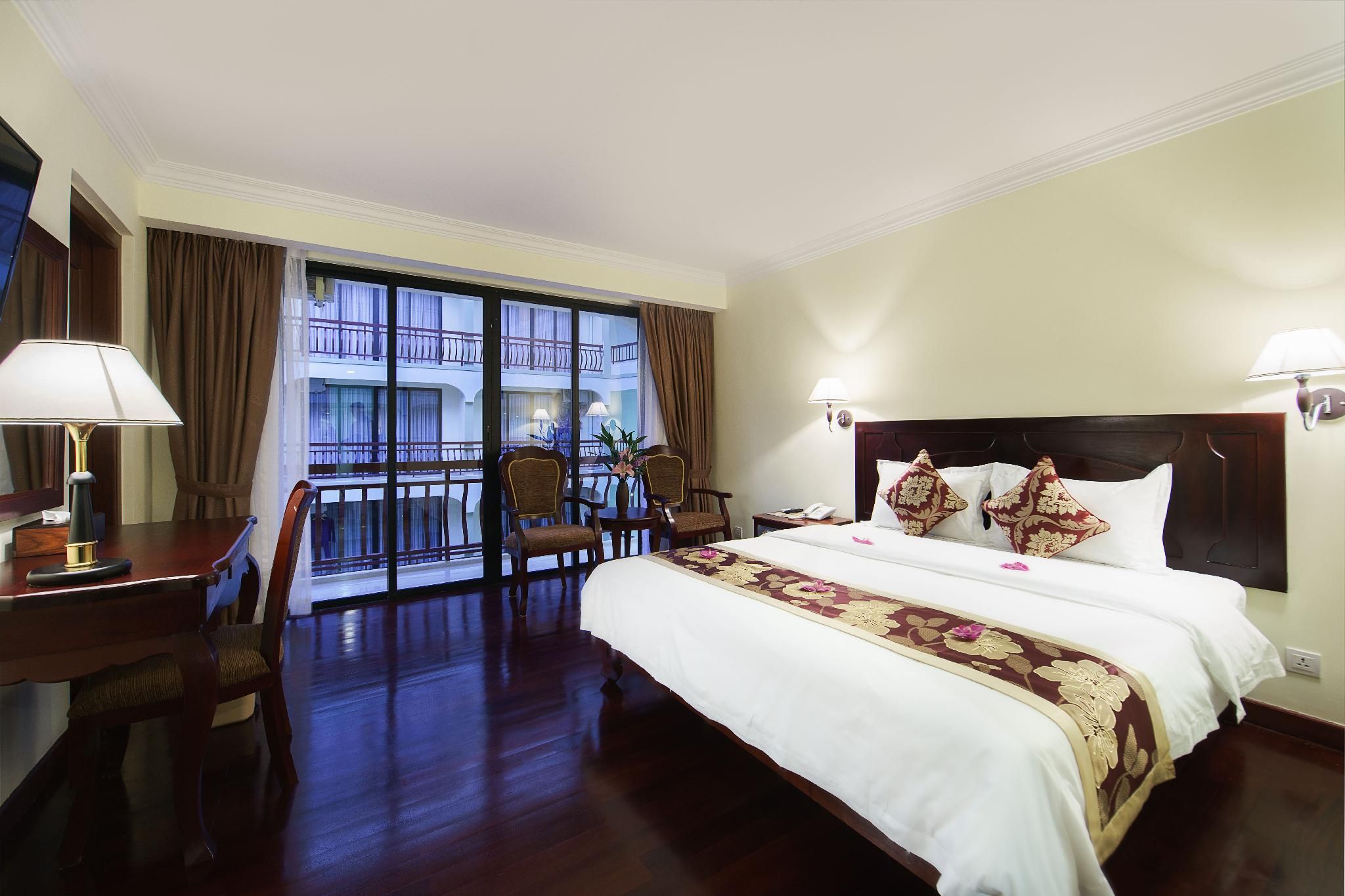 undefined Smiling Hotel 7