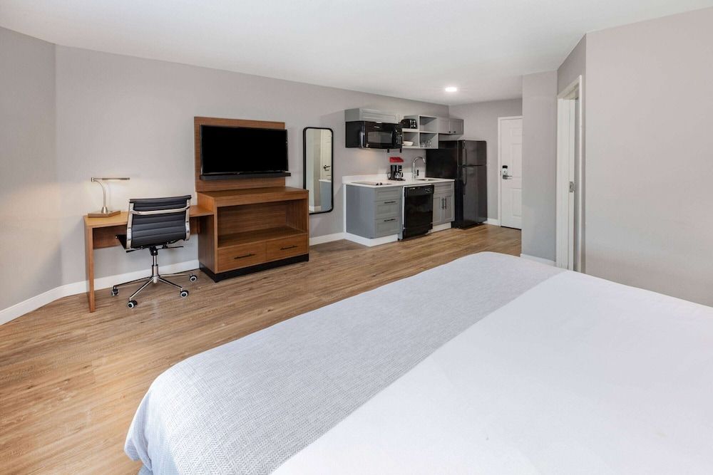 Suite, 1 King Bed, Non Smoking
