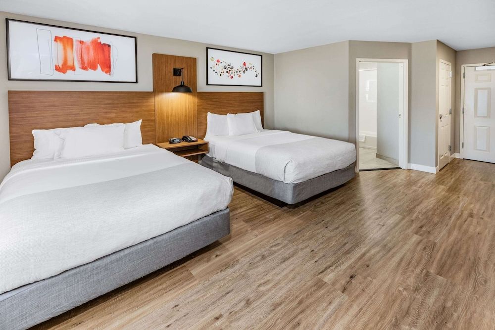 Deluxe Suite, 2 Queen Beds, Accessible, Non Smoking (Tub with Grab Bars)