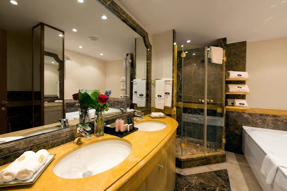 Swiss Diamond Hotel & SPA Presidential Suite, 1 Bedroom, Terrace, Lake View 4