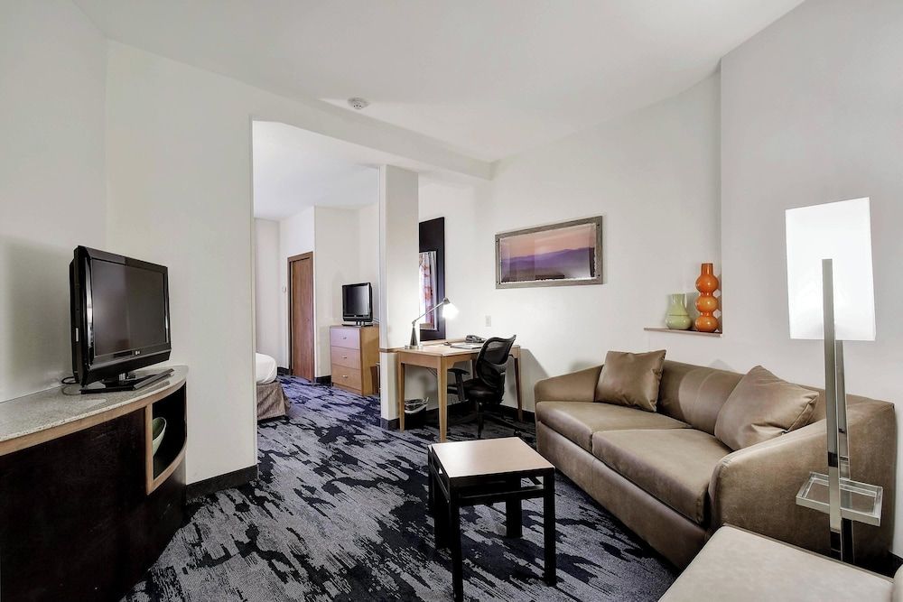 Studio, 1 King Bed with Sofa bed (Mobility/Hearing Accessible, Tub)