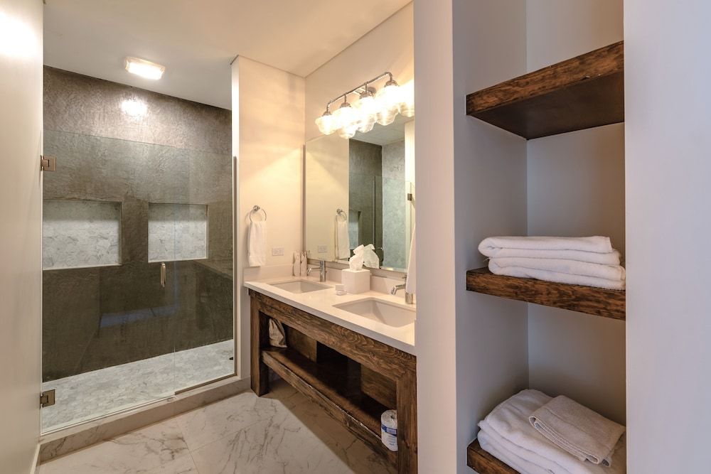 San Nicolas Hotel and Casino Master Suite California King , only adults 2