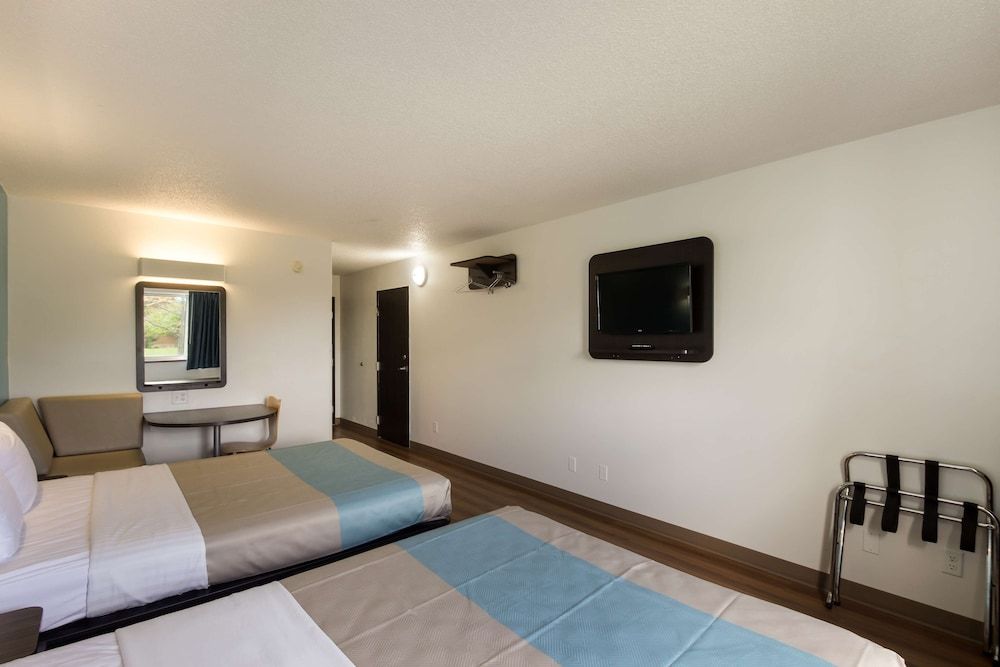 Motel 6 Rothschild, WI