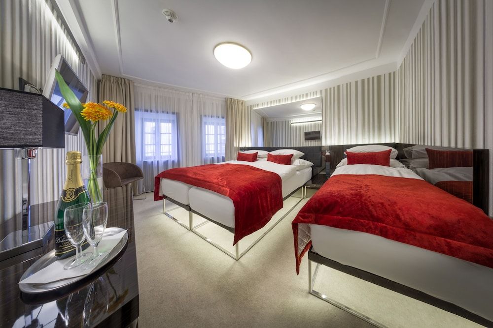 undefined Clementin 7