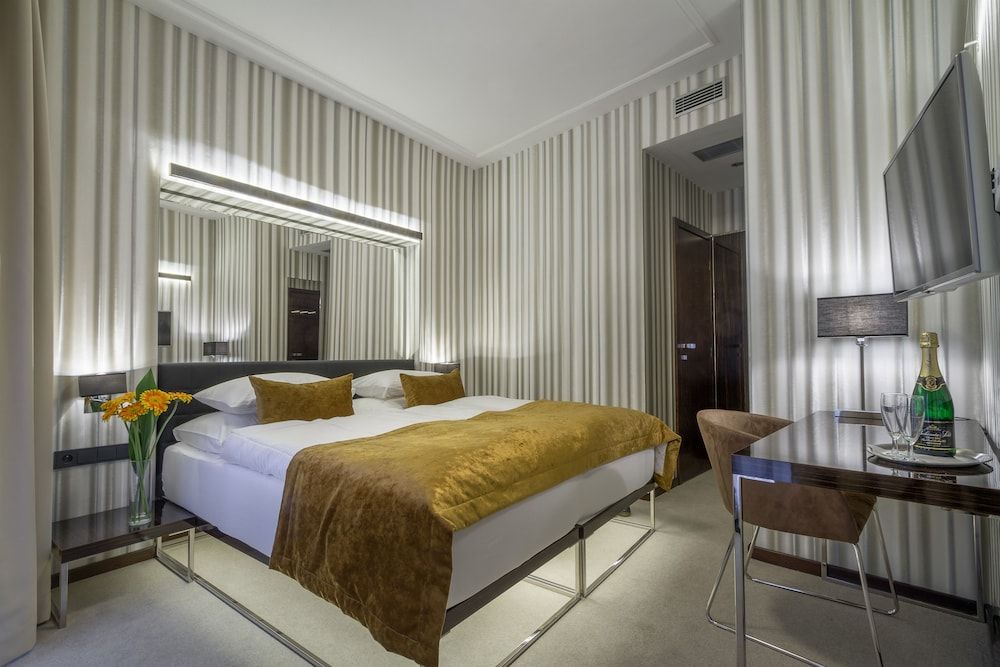 Clementin Standard Double Room 2