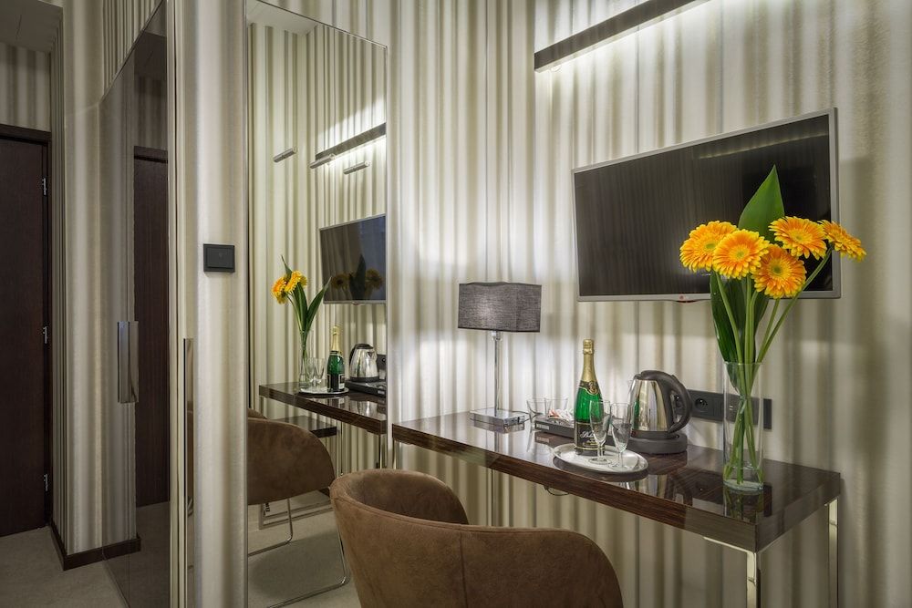 Clementin Standard Double Room 9