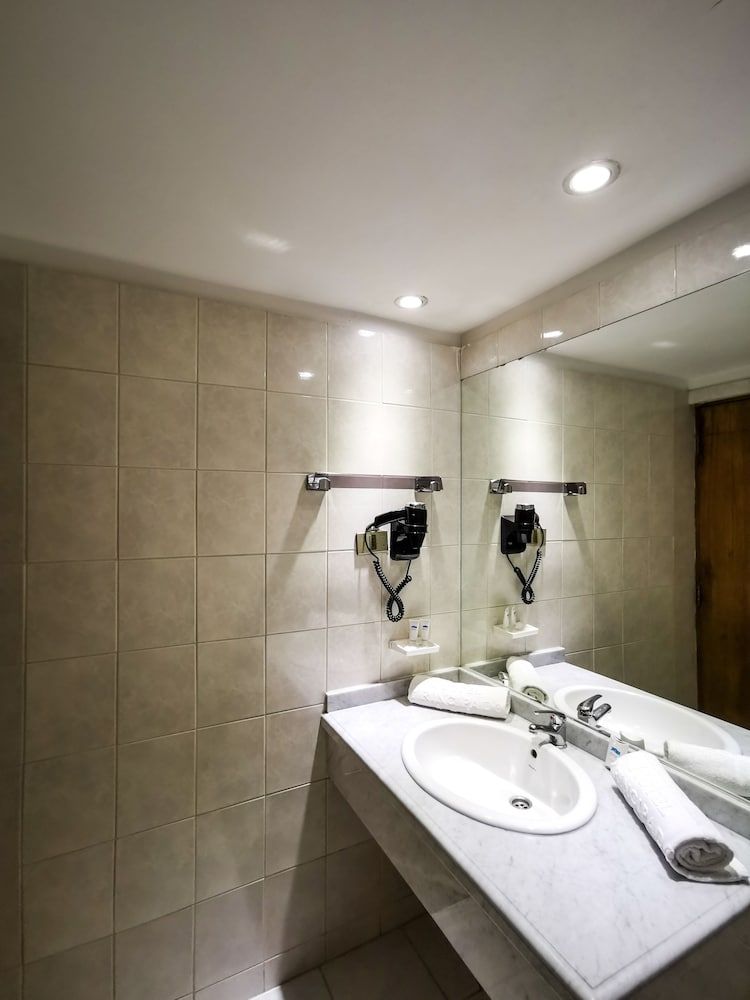 Principado Hotel Standard Triple Room 6