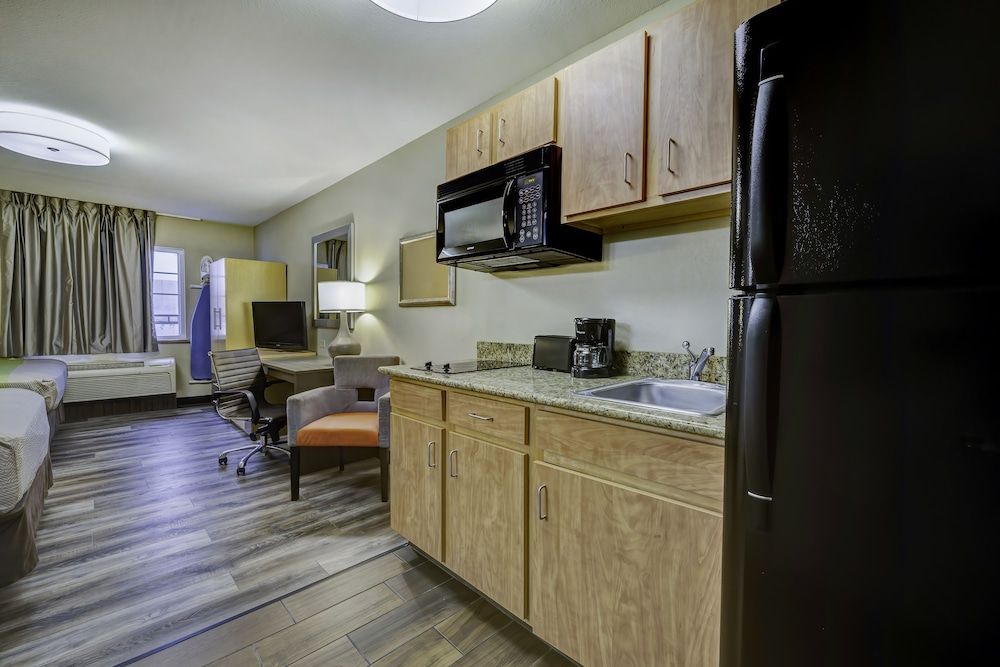 Studio 6 Lenexa, KS - Overland Park Deluxe Room, 2 Queen Beds, Non Smoking, Kitchenette 6
