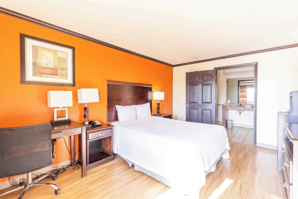 Standard Room, 1 Queen Bed, Accessible