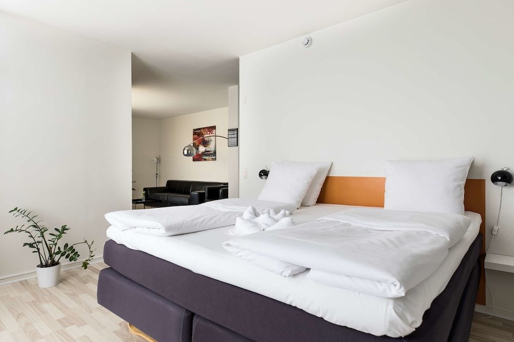 Best Western Royal Holstebro Suite, 1 King Bed, Non Smoking, Bathtub 3