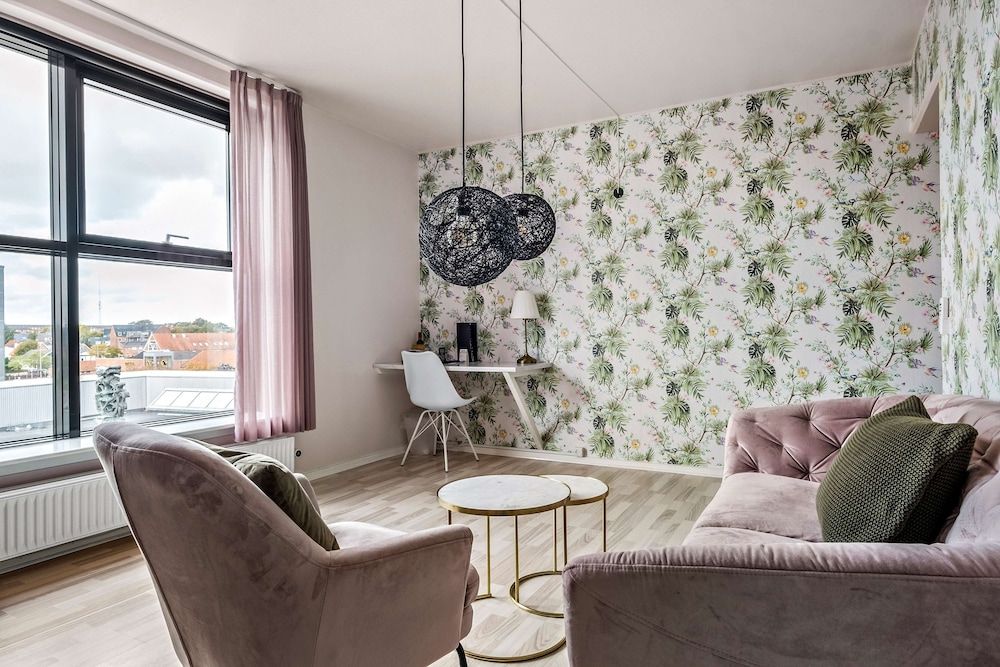 Best Western Royal Holstebro Suite, 1 King Bed, Non Smoking, Bathtub 12